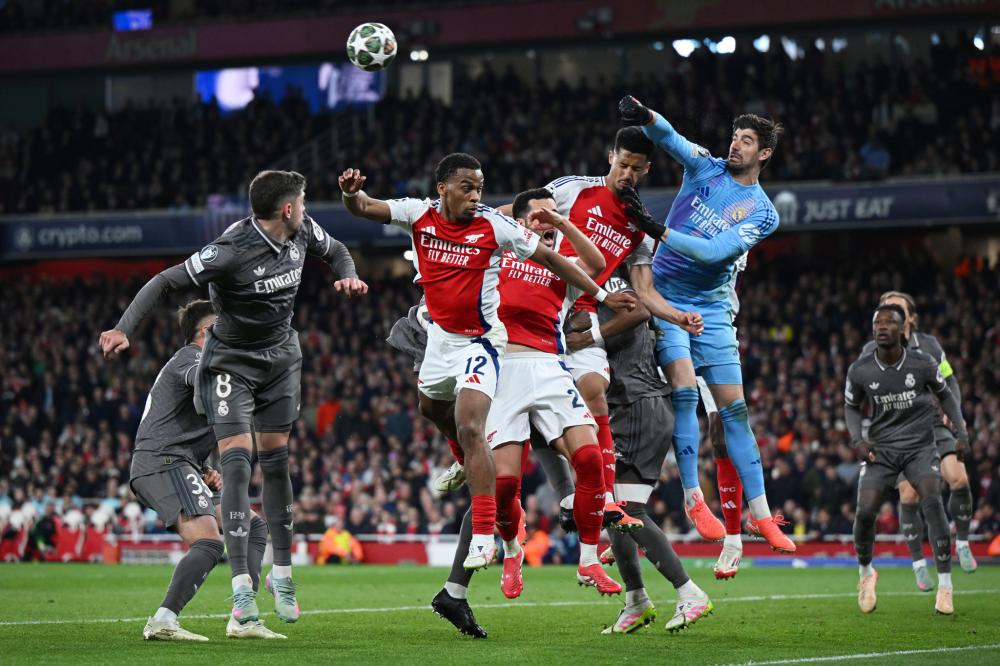 当年上鸡毛秀的詹姆斯和主持人整活.